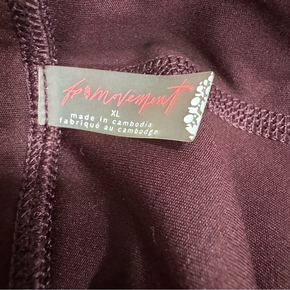 Free People Resilience Slim Leg Flare Yoga Pants Leggings in Fig Jam Size XL - Picture 11 of 13
